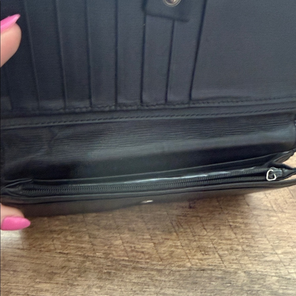 Gucci Black Leather Continental Wallet with Silver Double G Emblem - Picture 3 of 6